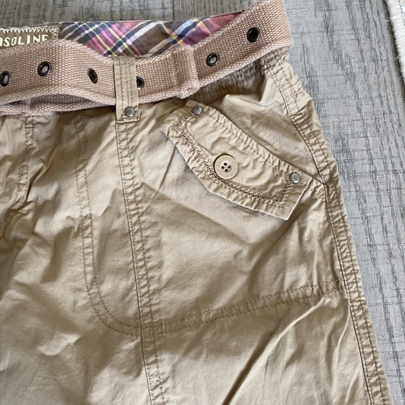 Cargo capri in Tan- Lots of pockets- one pockets front/back/side - Picture 3 of 7